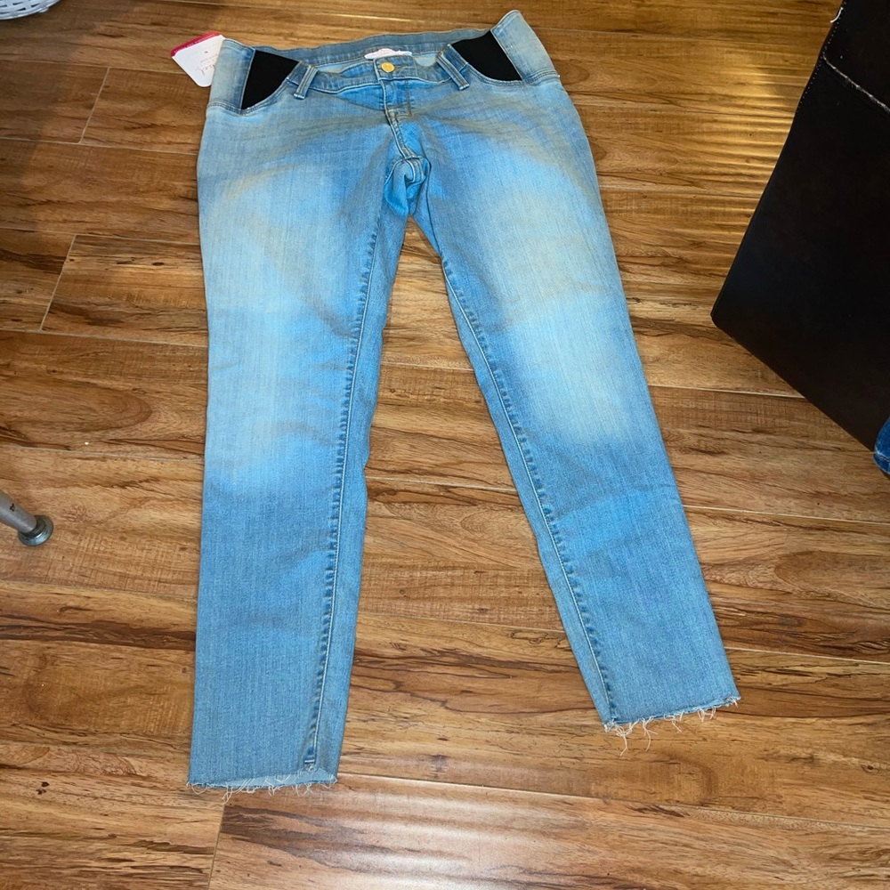 🌸  - Maternity Stylish light denim Crop Jeans NWT‎